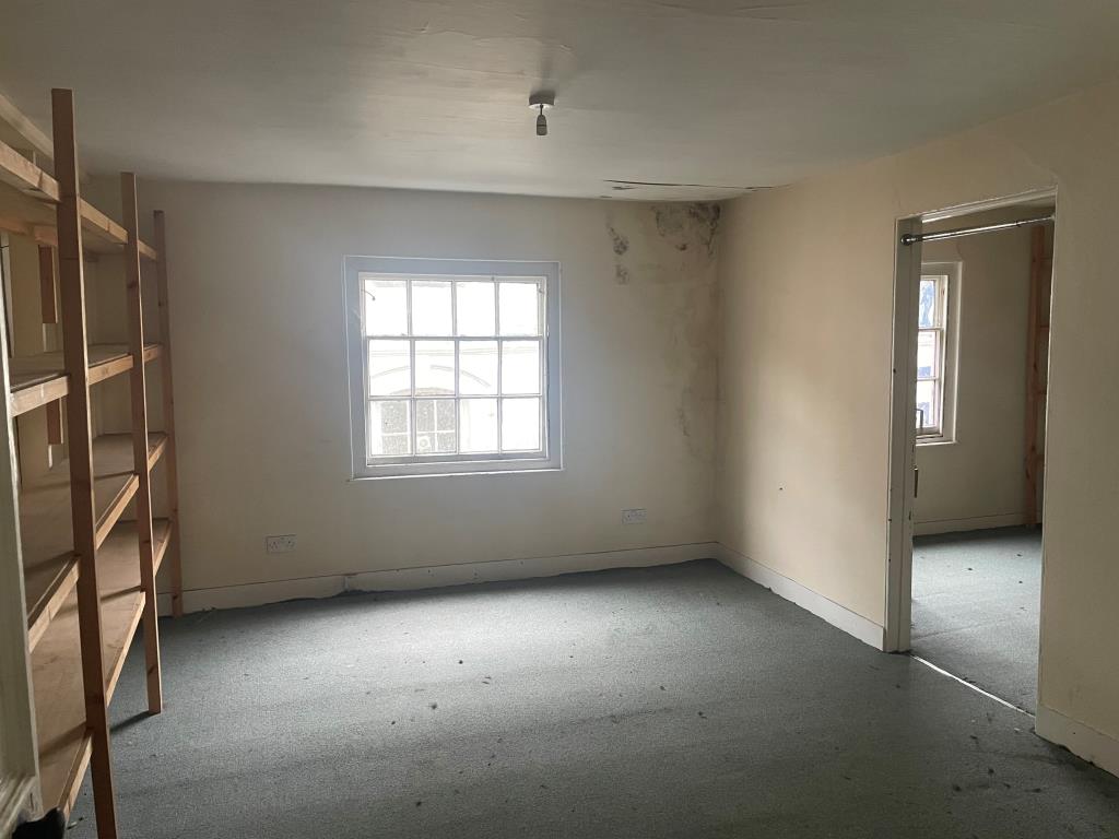 Lot: 58 - COMMERCIAL PROPERTY WITH POTENTIAL - Further room